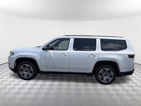 Used 2024 Jeep Wagoneer Series II w/ Flexible Seating Group AWD/4WD image 8