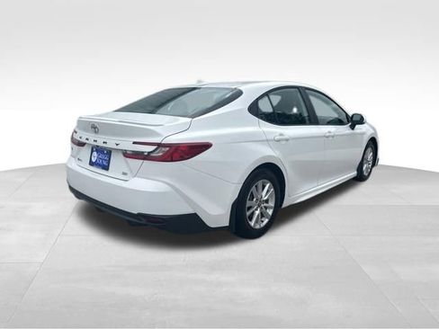 Used 2025 Toyota Camry SE FWD image 6