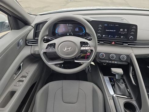 New 2026 Hyundai Elantra SE FWD image 16