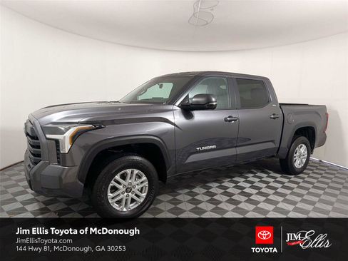 Used 2025 Toyota Tundra SR5 w/ SR5 Premium Package AWD/4WD image 1
