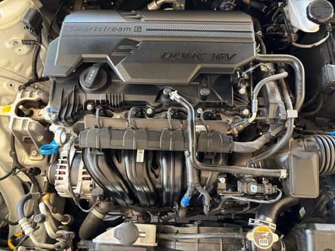 Used 2025 Hyundai Elantra SEL FWD image 33
