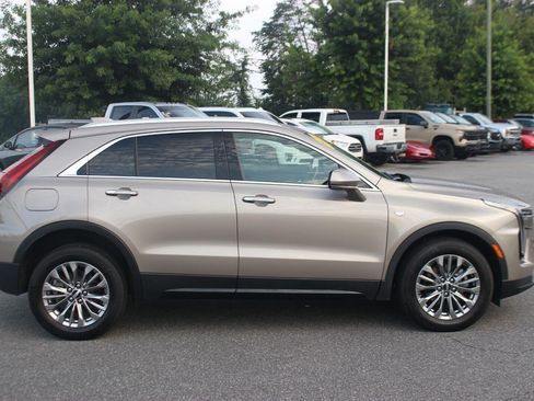Used 2024 Cadillac XT4 Premium Luxury FWD image 8