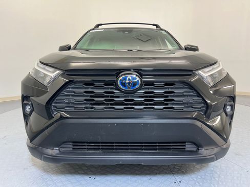 Used 2023 Toyota RAV4 XLE Premium image 6