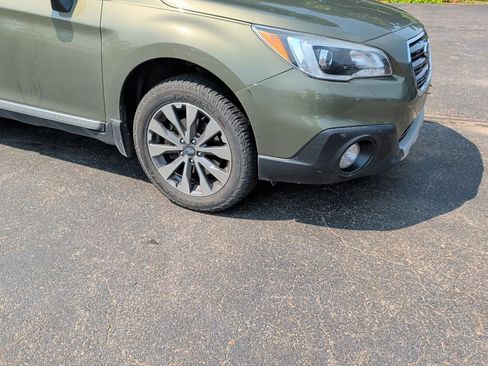 Used 2017 Subaru Outback 3.6R Touring AWD/4WD image 5