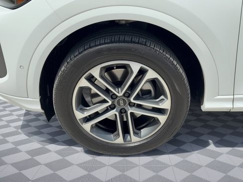 Certified 2025 Audi Q5 Premium w/ 19" Wheel Package AWD/4WD image 13