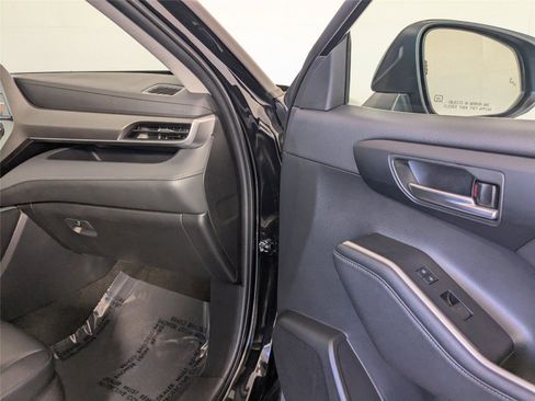 Certified 2023 Toyota Highlander XLE image 4