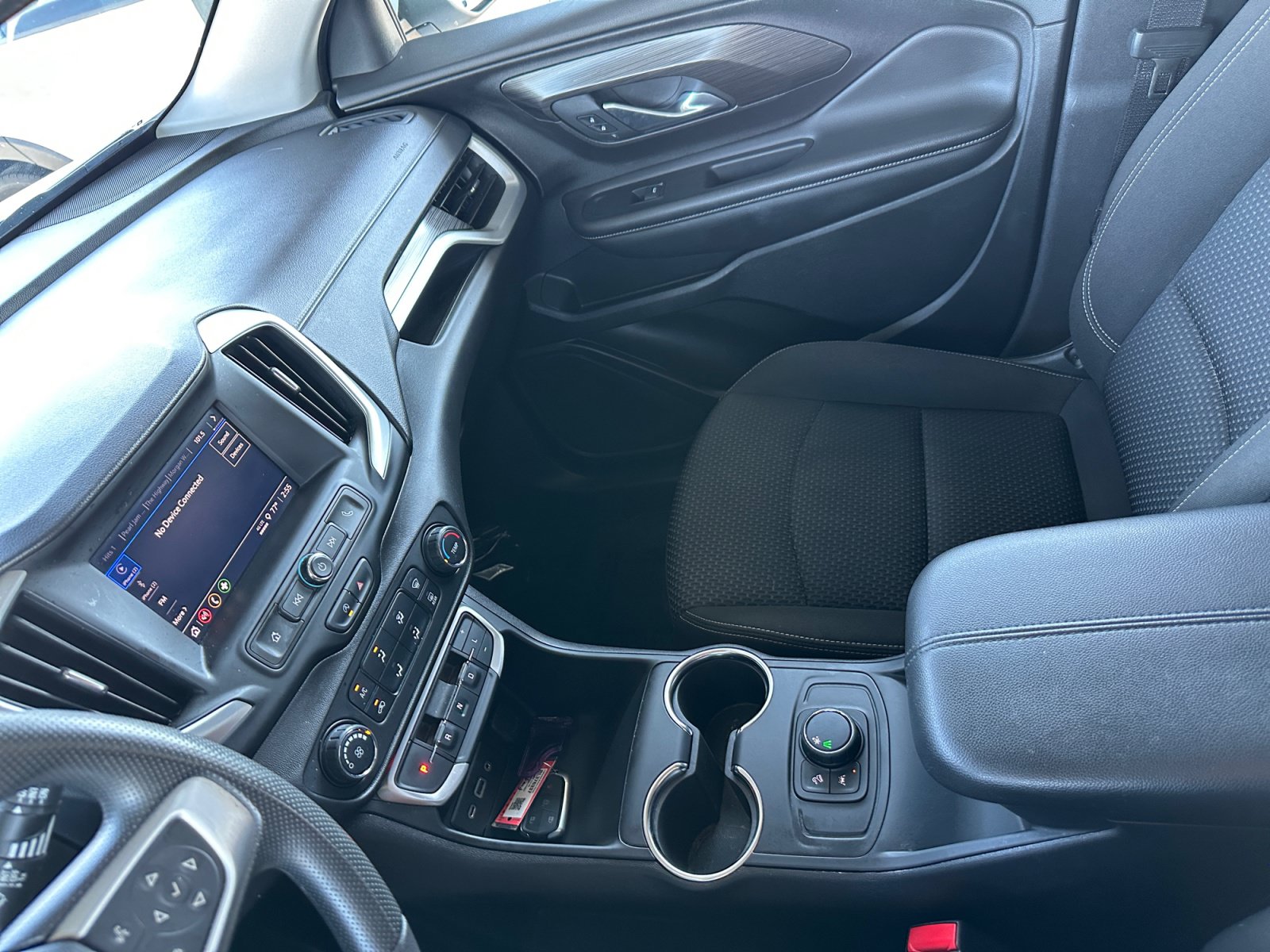 Used 2024 GMC Terrain SLE FWD image 24