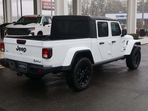 Used 2025 Jeep Gladiator Sport image 10