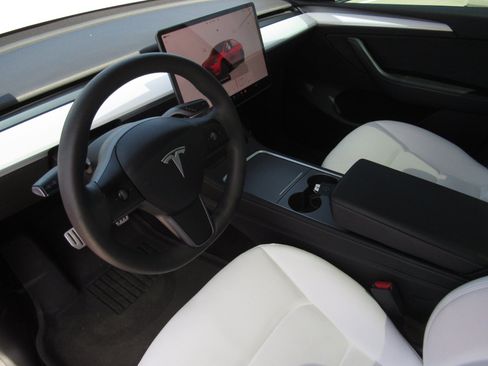 Used 2023 Tesla Model Y Performance AWD/4WD image 14