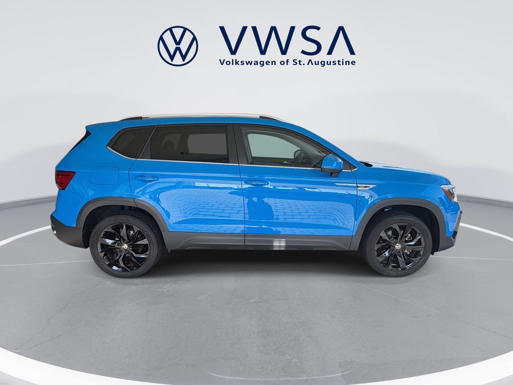 Certified 2024 Volkswagen Taos SE w/ Black Wheel Package FWD image 9