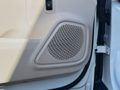 Used 2023 Mercedes-Benz GLB 250 image 24