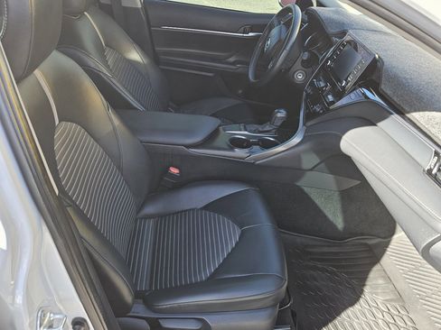 Used 2024 Toyota Camry SE image 9