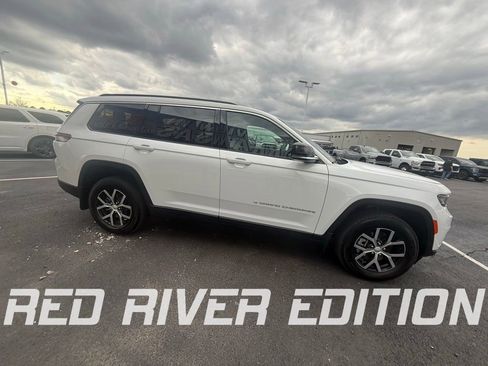 Used 2025 Jeep Grand Cherokee L Limited w/ MOPAR Finishing Package image 4