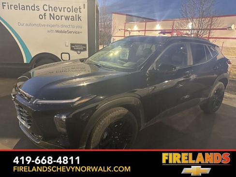 Used 2025 Chevrolet Trax ACTIV w/ Sunroof Package image 9