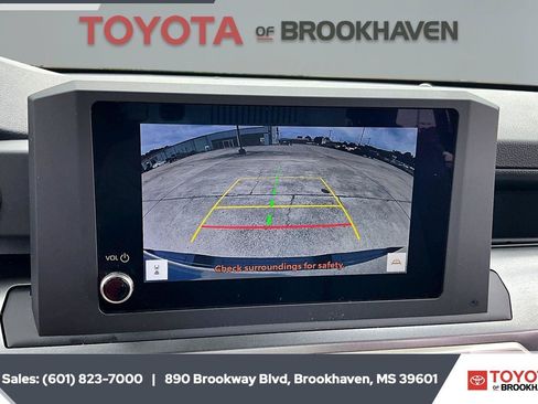 Used 2025 Toyota Tacoma SR5 AWD/4WD image 15