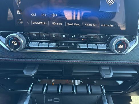 Used 2026 Chevrolet Colorado Z71 w/ Technology Package AWD/4WD image 21