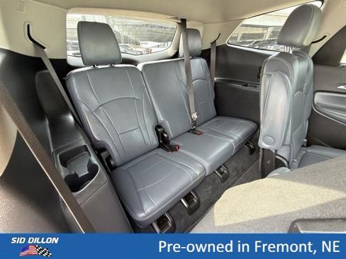 Used 2021 Buick Enclave Premium w/ Sun and Sites Package AWD/4WD image 18