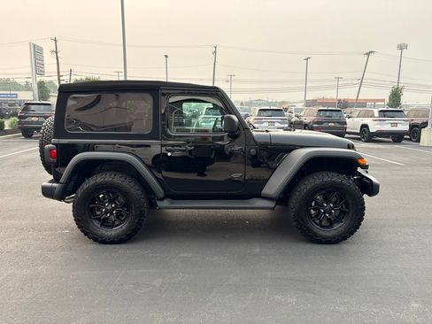 Used 2024 Jeep Wrangler Sport AWD/4WD image 6
