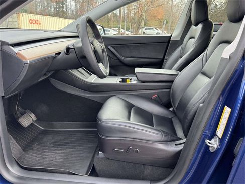 Used 2021 Tesla Model Y Long Range image 19