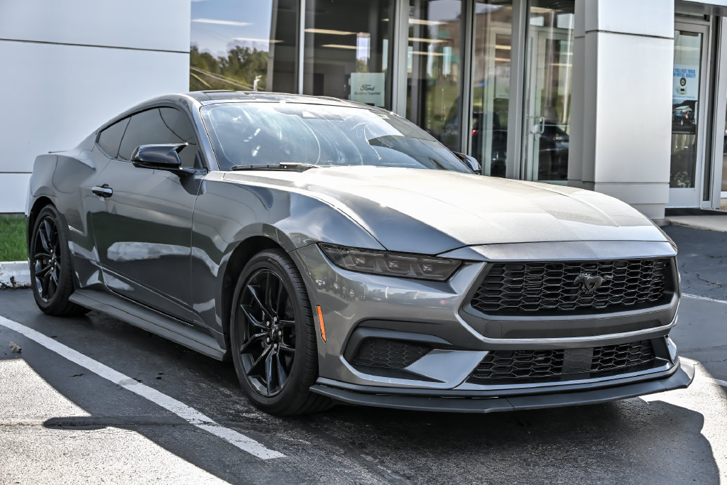 Certified 2025 Ford Mustang Coupe RWD image 9
