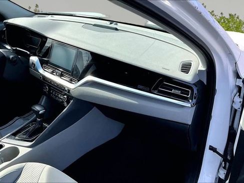 Used 2020 Kia Niro LXS image 15