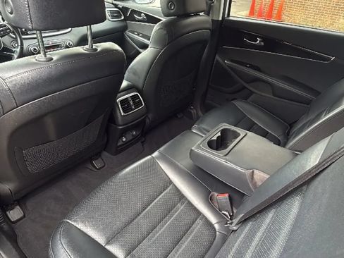 Used 2019 Kia Sorento EX FWD image 28