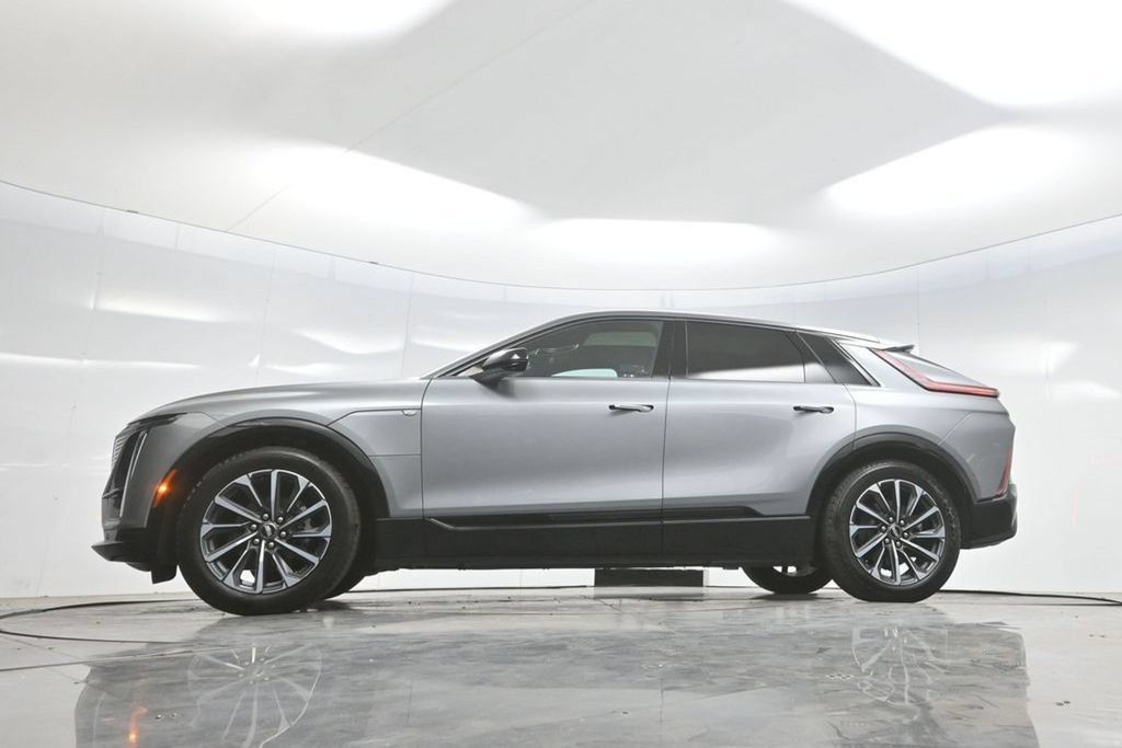 Used 2024 Cadillac Lyriq Sport RWD image 7
