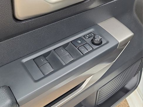 Used 2022 Toyota Tundra SR5 AWD/4WD image 21