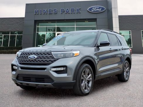 Used 2024 Ford Explorer XLT w/ Equipment Group 202A AWD/4WD image 3