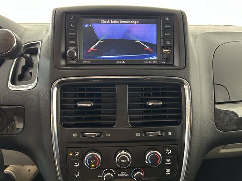 Used 2018 Dodge Grand Caravan SE w/ UConnect Hands-Free Group FWD image 20