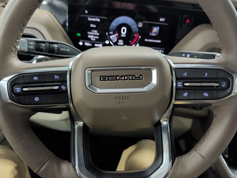Used 2025 GMC Yukon Denali w/ Sun & Power Step Package AWD/4WD image 10