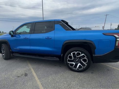 New 2025 Chevrolet Silverado EV RST image 6