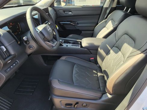 New 2026 Nissan Pathfinder Platinum image 21