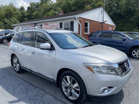 Used 2015 Nissan Pathfinder Platinum w/ Cargo Package FWD image 3