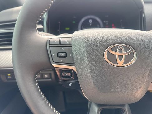 Used 2025 Toyota Camry SE AWD/4WD image 14