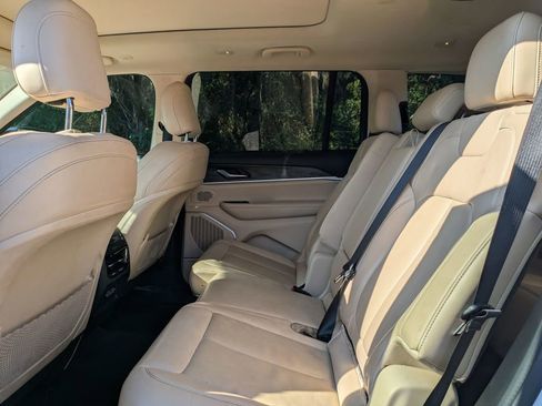 Used 2022 Jeep Grand Cherokee L Limited image 28