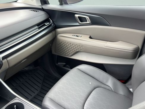 New 2026 Kia Carnival FWD image 16