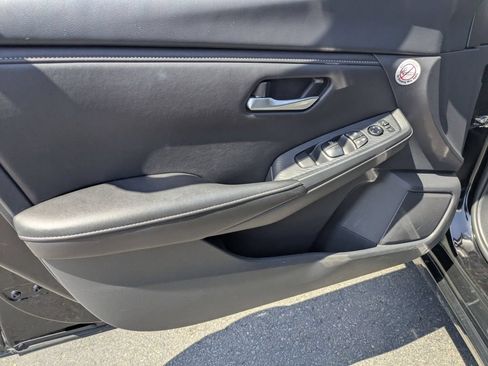 Used 2025 Nissan Sentra SV FWD image 15