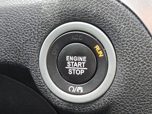 Certified 2023 Chrysler 300 Touring w/ Sport Appearance Package image 17