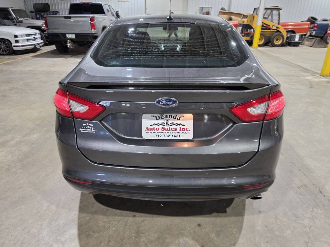 Used 2016 Ford Fusion SE FWD image 9