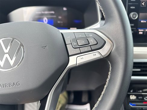 New 2025 Volkswagen Taos SE image 18