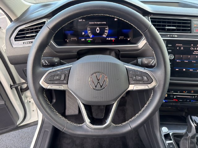 Used 2023 Volkswagen Tiguan SE w/ Panoramic Sunroof Package AWD/4WD image 16