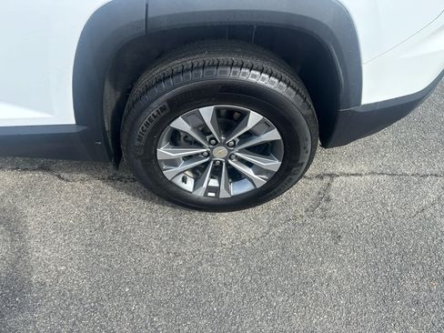 Certified 2025 Chevrolet Equinox LT AWD/4WD image 9