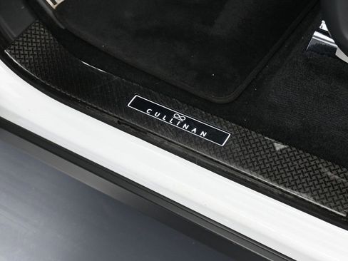 Certified 2021 Rolls-Royce Cullinan Black Badge image 16