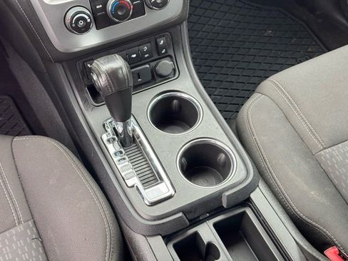 Used 2015 GMC Acadia SLE image 16