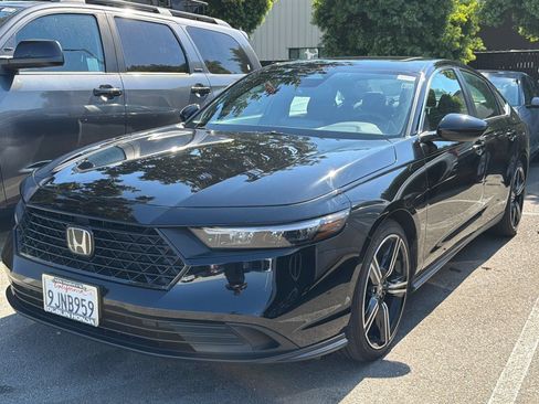 Used 2023 Honda Accord Sport image 2