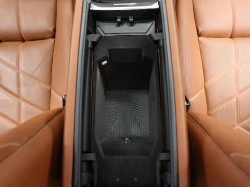 Used 2024 BMW 760i xDrive w/ Premium Package 2 AWD/4WD image 43