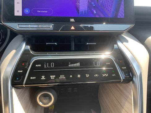 Used 2024 Toyota Venza Limited AWD/4WD image 25