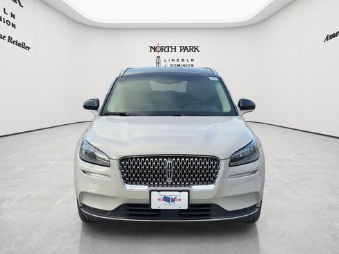 Used 2022 Lincoln Corsair FWD w/ Premium Package image 8
