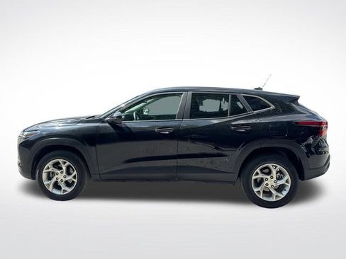 Used 2024 Chevrolet Trax LS w/ LS Convenience Package FWD image 2